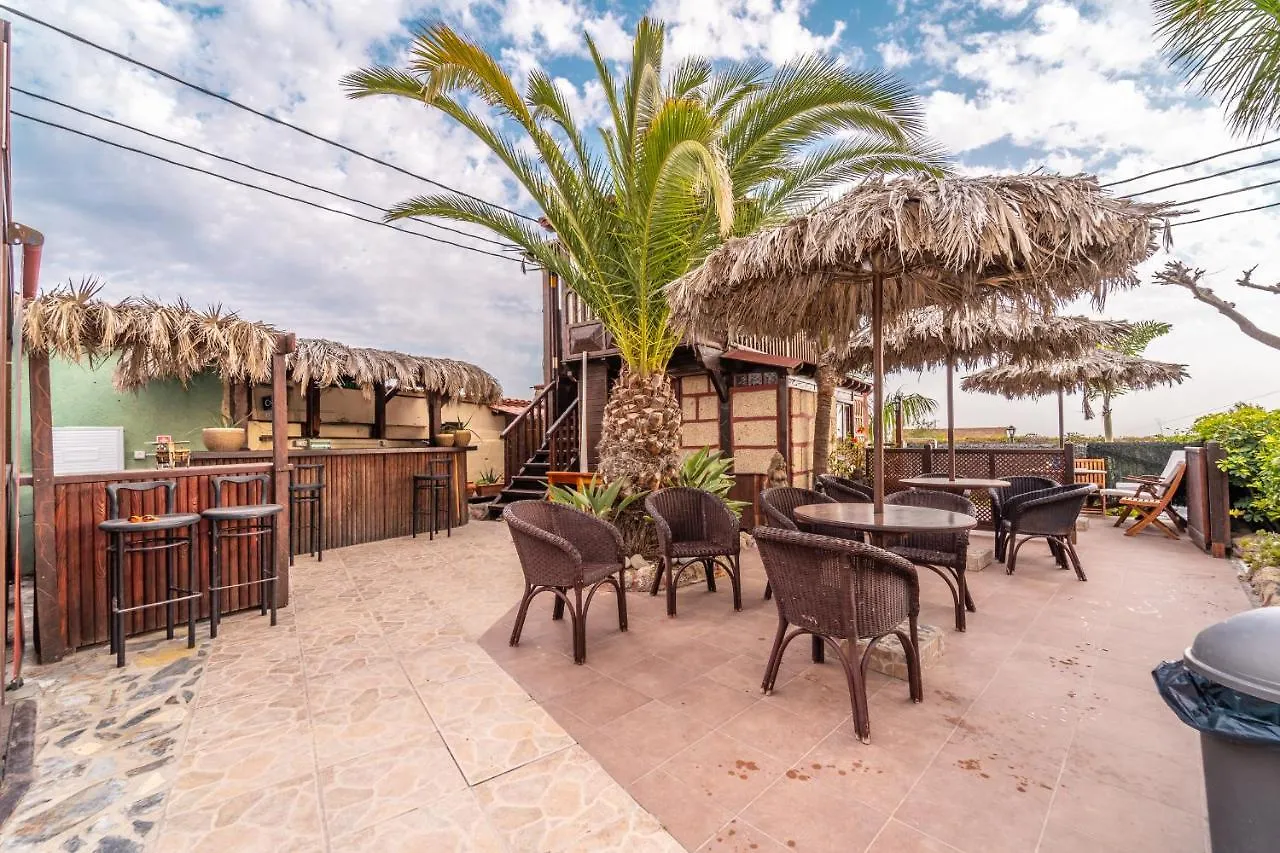 مبيت وإفطار Charco del Pino Casa Giuliana 3*,  إسبانيا